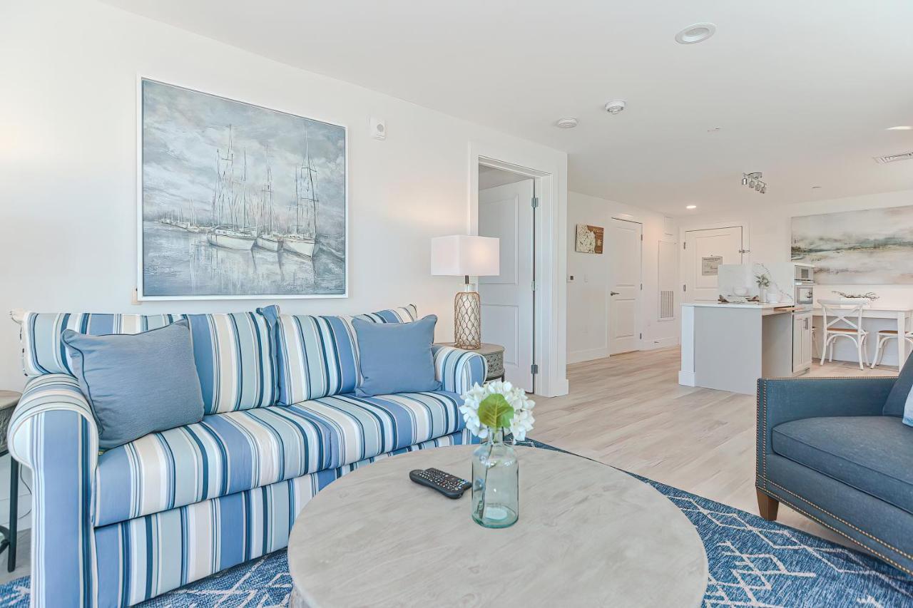 Downtown Plymouth Waterfront Luxury Condos 外观 照片